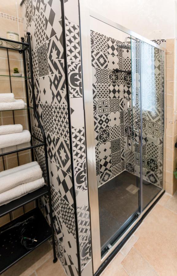 Villa Chanel Bellissima Villa Con Piscina Immersa Nella Valle D'Itria オストゥーニ エクステリア 写真