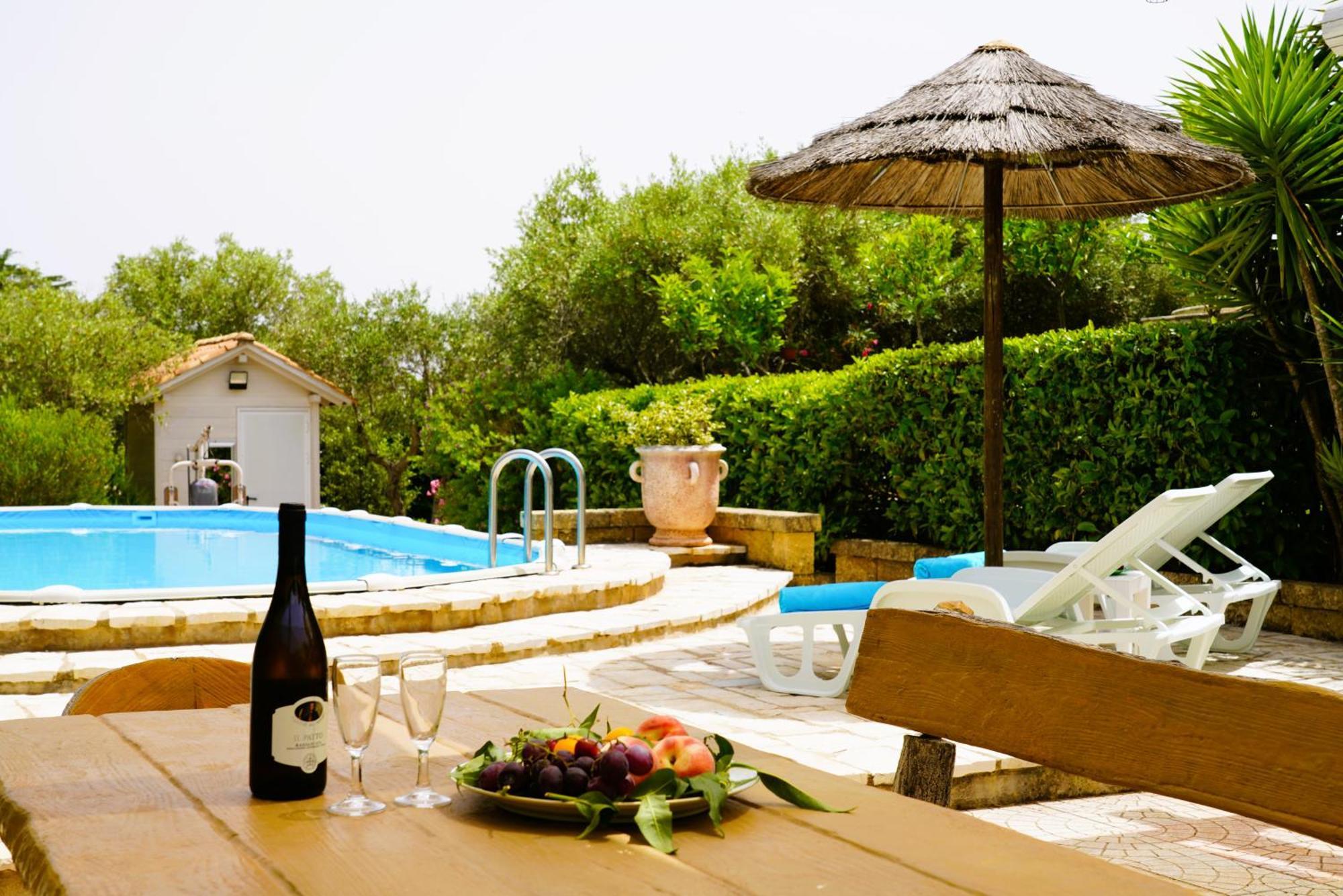 Villa Chanel Bellissima Villa Con Piscina Immersa Nella Valle D'Itria オストゥーニ エクステリア 写真